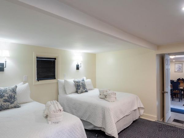 HILTON HEAD MAIN HOME PLUS COTTAGE SLEEPS 16