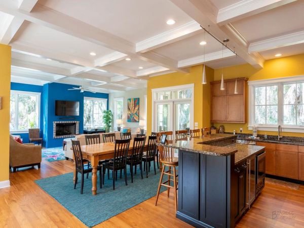 HILTON HEAD 6 BEDROOM POOL HOME SHORT WALK TO BEACH