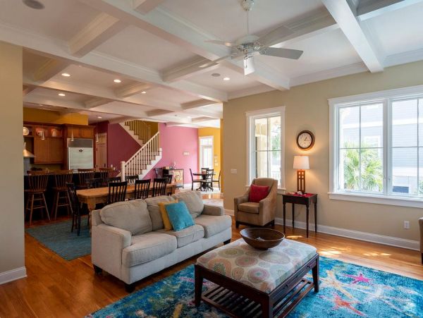 HILTON HEAD 6 BEDROOM POOL HOME SHORT WALK TO BEACH