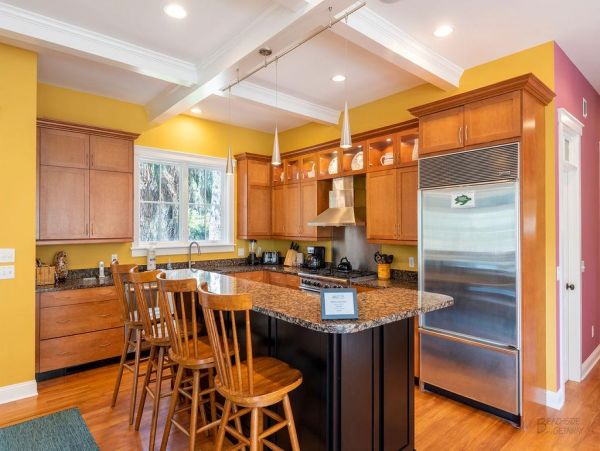 HILTON HEAD 6 BEDROOM POOL HOME SHORT WALK TO BEACH