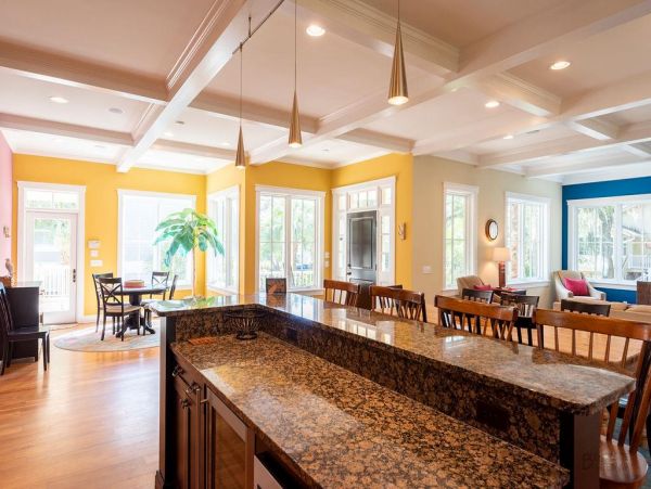 HILTON HEAD 6 BEDROOM POOL HOME SHORT WALK TO BEACH