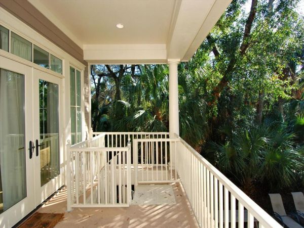 HILTON HEAD 6 BEDROOM POOL HOME SHORT WALK TO BEACH