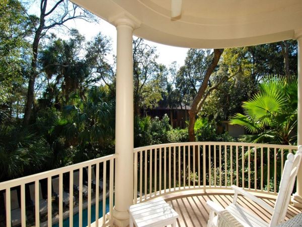 HILTON HEAD 6 BEDROOM POOL HOME SHORT WALK TO BEACH