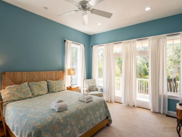 HILTON HEAD 6 BEDROOM POOL HOME SHORT WALK TO BEACH