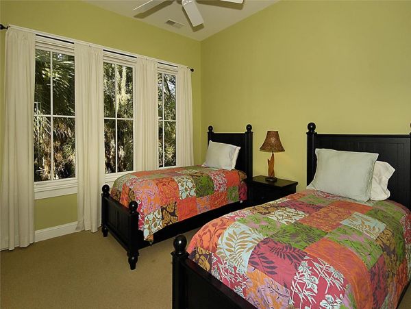 HILTON HEAD 6 BEDROOM POOL HOME SHORT WALK TO BEACH