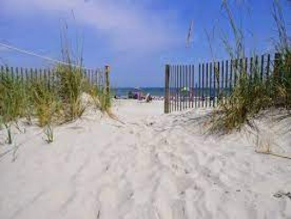 Only 300ft To Beach Location Location!