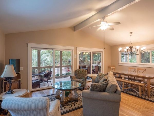 Short Walk to Beach Lovely 5 Bedroom Home