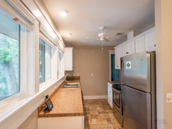 Short Walk to Beach Lovely 5 Bedroom Home