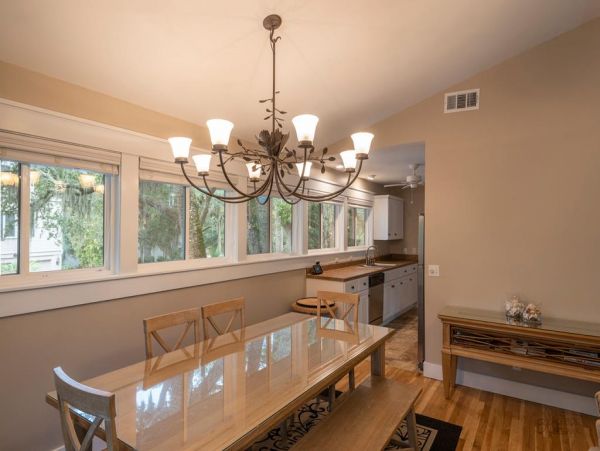 Short Walk to Beach Lovely 5 Bedroom Home
