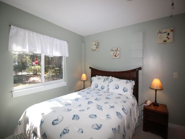 Short Walk to Beach Lovely 5 Bedroom Home