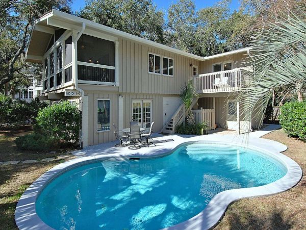 Short Walk to Beach Lovely 5 Bedroom Home