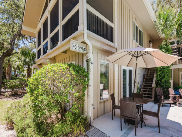 Short Walk to Beach Lovely 5 Bedroom Home