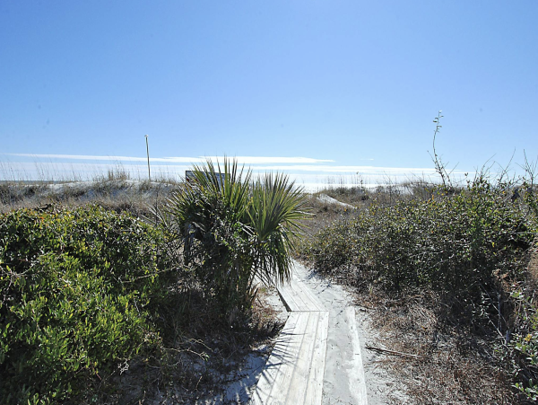 Short Walk to Beach Lovely 5 Bedroom Home