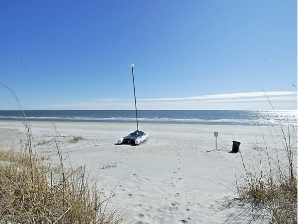 Short Walk to Beach Lovely 5 Bedroom Home