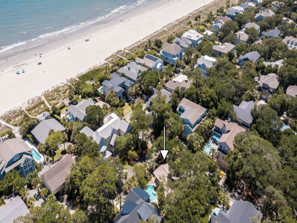 Short Walk to Beach Lovely 5 Bedroom Home