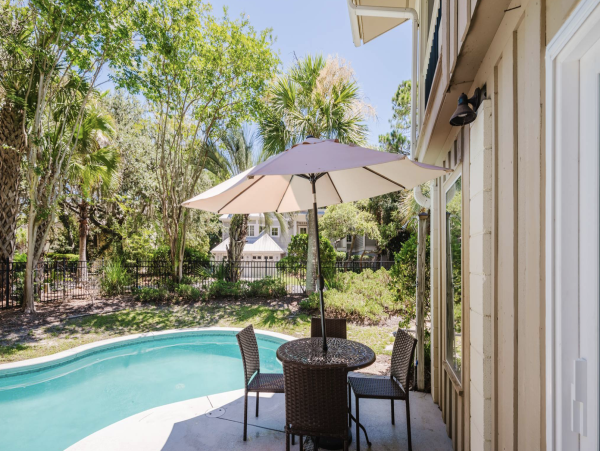Short Walk to Beach Lovely 5 Bedroom Home