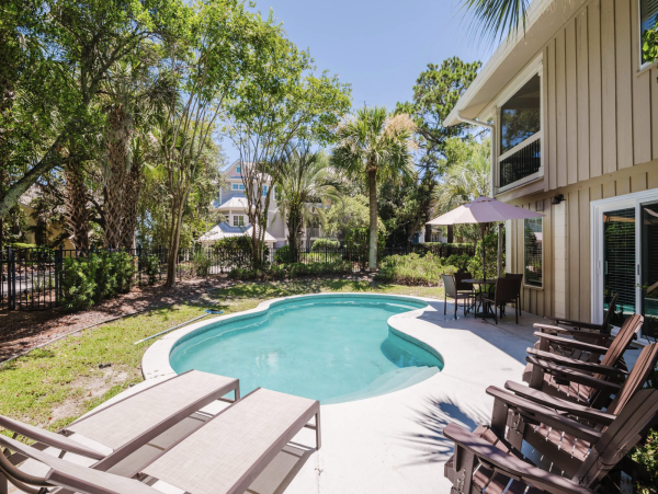 Short Walk to Beach Lovely 5 Bedroom Home