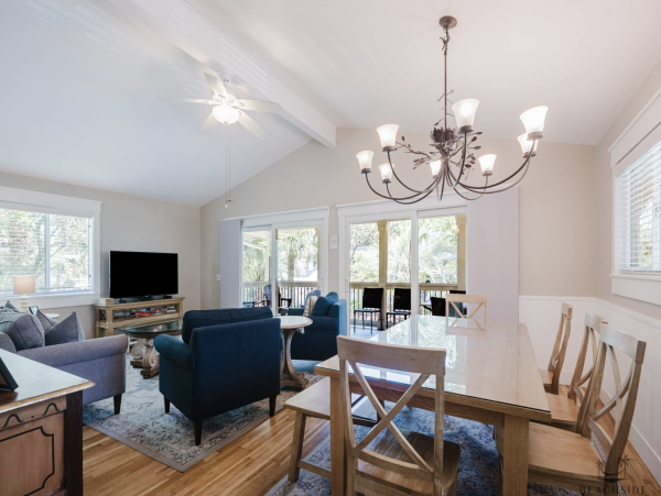 Short Walk to Beach Lovely 5 Bedroom Home