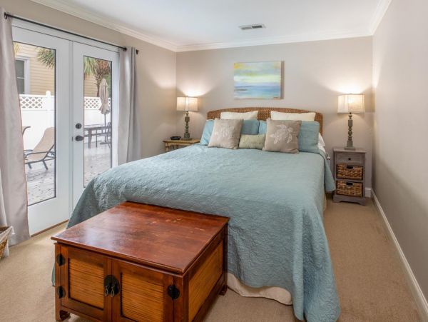Charming 5 Bedroom Home with Pool Hilton Head 400ft Beach