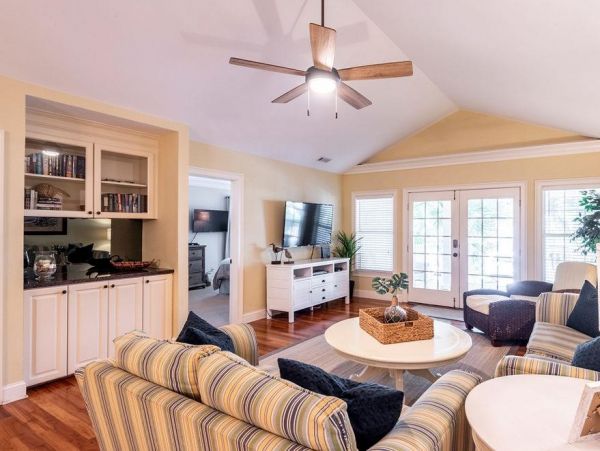 Charming 5 Bedroom Home with Pool Hilton Head 400ft Beach