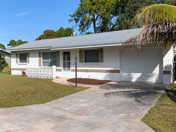 Quiet Venice Home Three Bedrooms with Private Pool