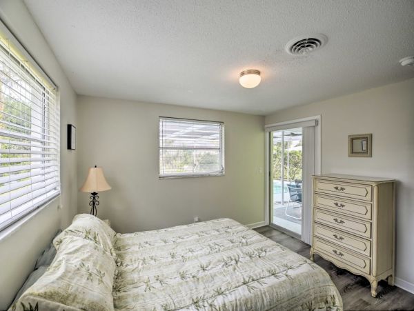Quiet Venice Home Three Bedrooms with Private Pool