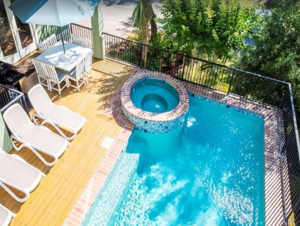 Hilton Head Luxury 6 Bedroom Vacation Pool Home Sleeps 14