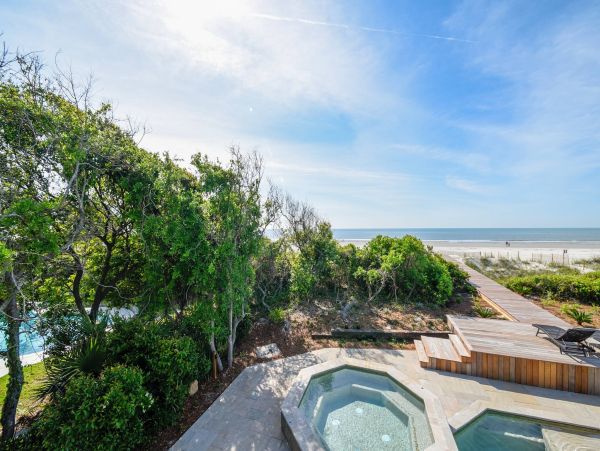 Luxurious Beachfront Vacation Rental in Hilton Head