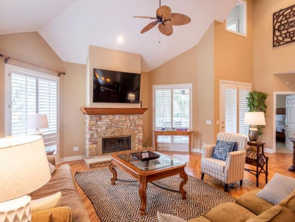 North Forest Beach Luxury 4th Row Home Away from Home