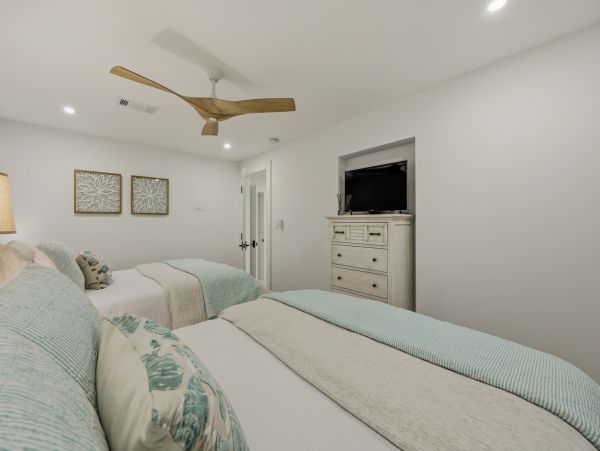 Hilton Head Vacation Rental - Seven Bedroom Luxury Home with Pool & Lagoon Views