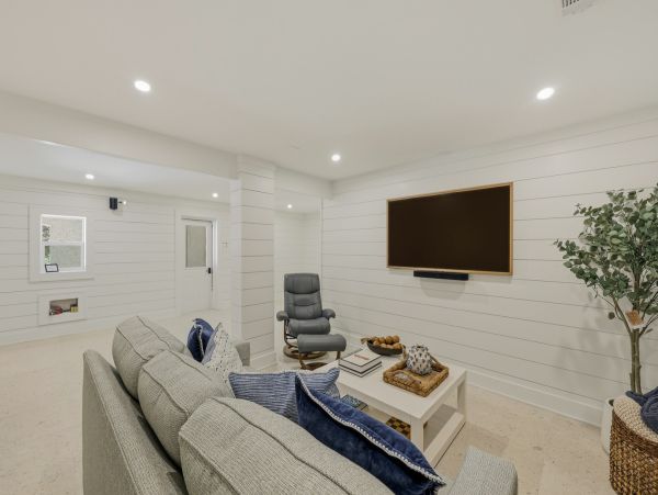 Hilton Head Vacation Rental - Seven Bedroom Luxury Home with Pool & Lagoon Views