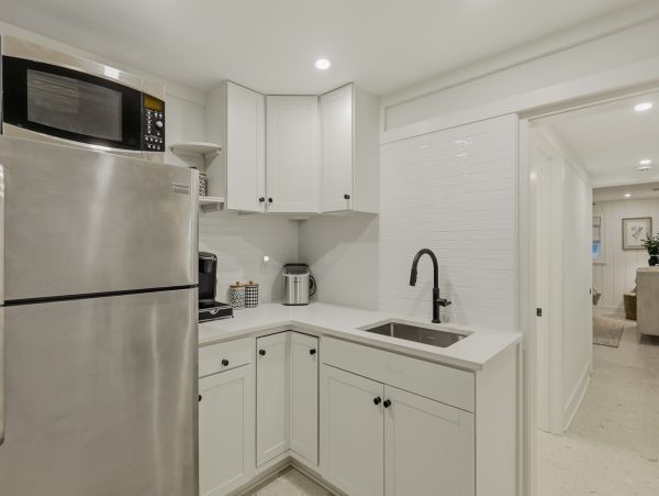 Hilton Head Vacation Rental - Seven Bedroom Luxury Home with Pool & Lagoon Views
