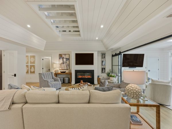 Hilton Head Vacation Rental - Seven Bedroom Luxury Home with Pool & Lagoon Views