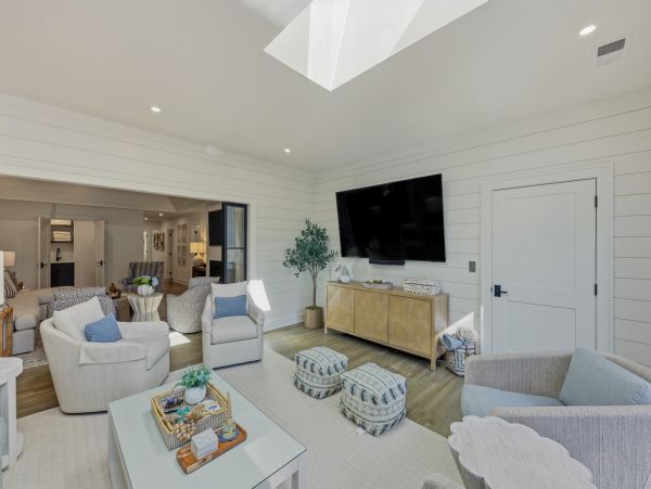 Hilton Head Vacation Rental - Seven Bedroom Luxury Home with Pool & Lagoon Views