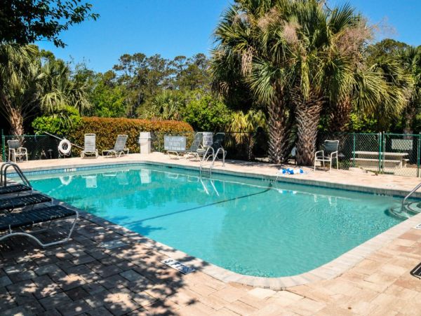 Charming Hilton Head Villa Walk to Beach, Pool & Dining