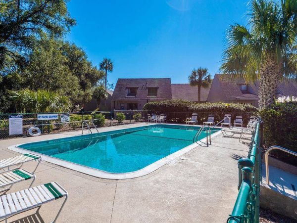 Charming Hilton Head Villa Walk to Beach, Pool & Dining