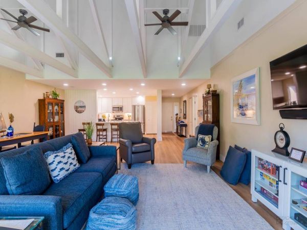 Charming Hilton Head Villa Walk to Beach, Pool & Dining