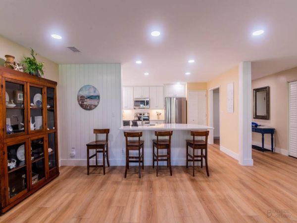 Charming Hilton Head Villa Walk to Beach, Pool & Dining