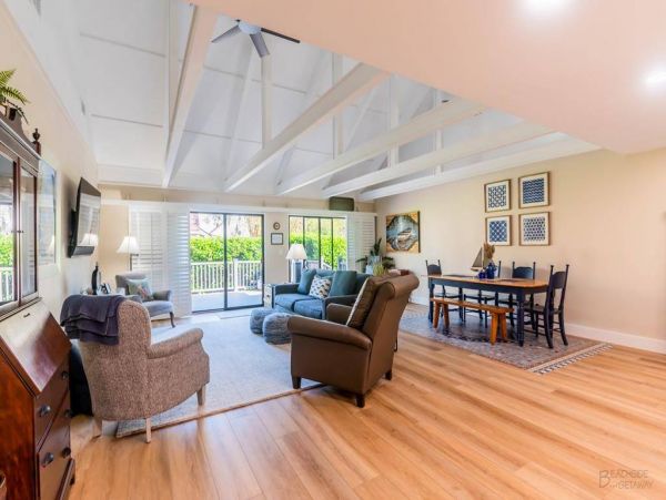 Charming Hilton Head Villa Walk to Beach, Pool & Dining