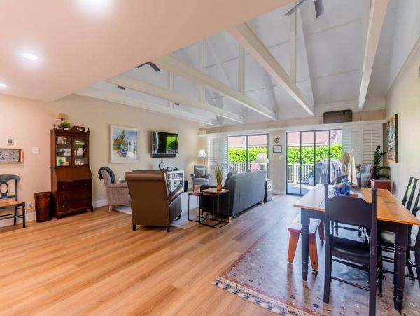 Charming Hilton Head Villa Walk to Beach, Pool & Dining