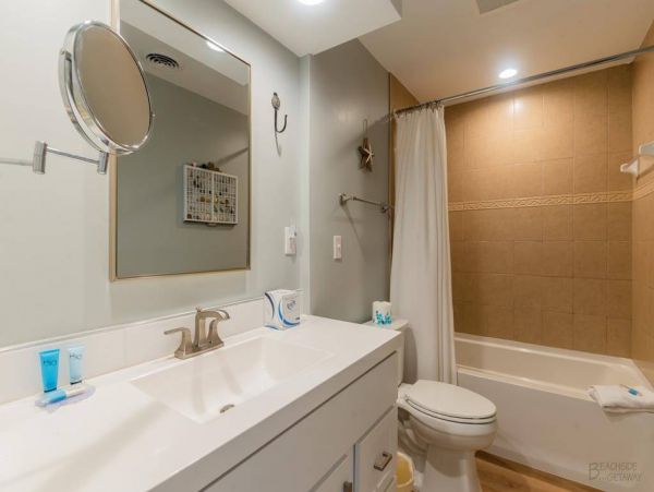 Charming Hilton Head Villa Walk to Beach, Pool & Dining