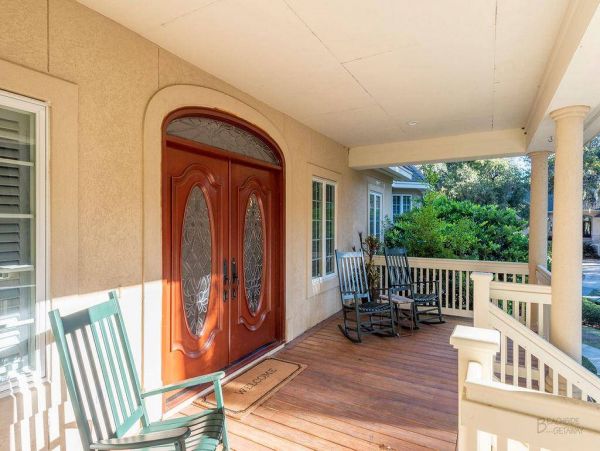 Hilton Head Home Enjoys Six Bedrooms
