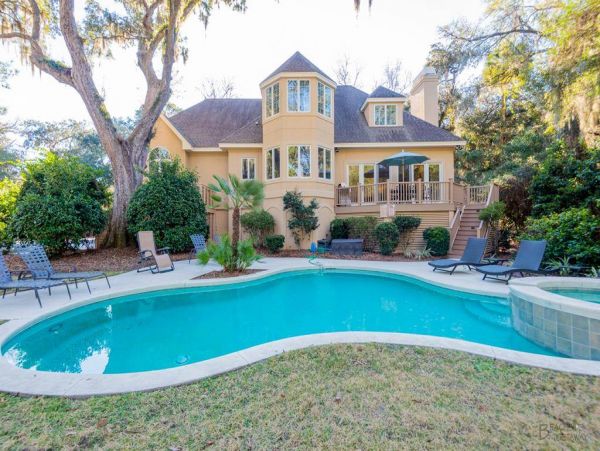 Hilton Head Home Enjoys Six Bedrooms