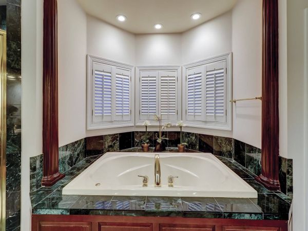 Hilton Head Home Enjoys Six Bedrooms