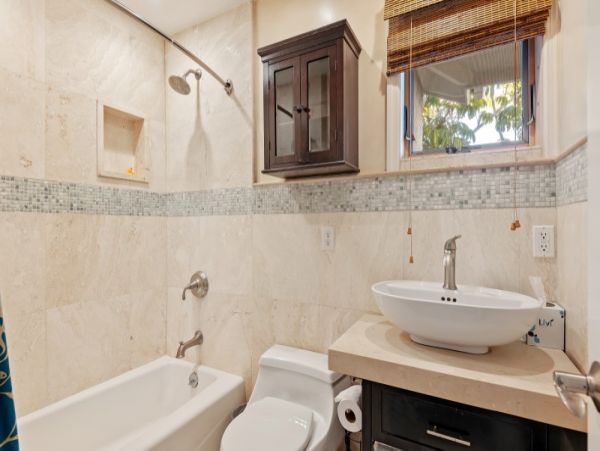 Santa Barbara Vacation Home Five Bedroom Walk to Beach