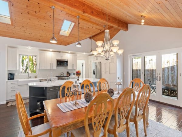 Santa Barbara Vacation Home Five Bedroom Walk to Beach