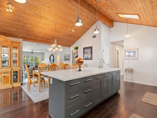 Santa Barbara Vacation Home Five Bedroom Walk to Beach