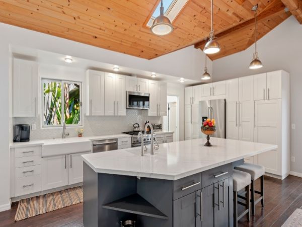 Santa Barbara Vacation Home Five Bedroom Walk to Beach