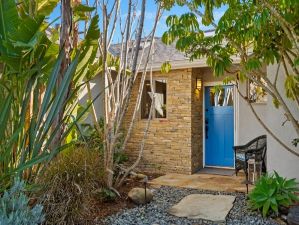Santa Barbara Vacation Home Five Bedroom Walk to Beach