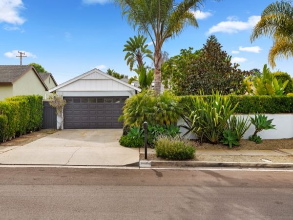 Santa Barbara Vacation Home Five Bedroom Walk to Beach